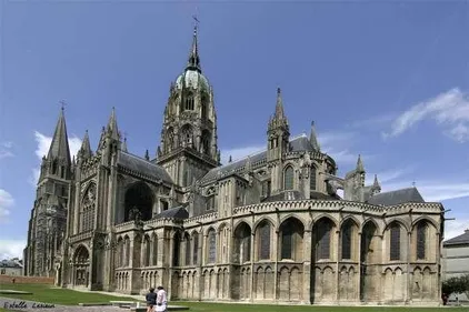 Alerte à Bayeux, la Cathédrale bouclée 