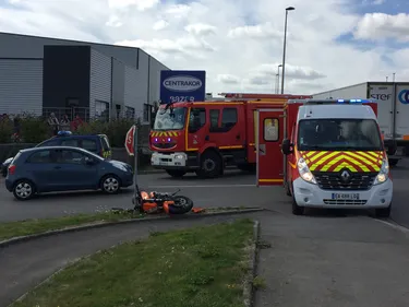 Accident  impliquant une voiture et une moto avenue de Bischwiller...
