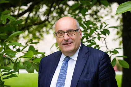 Jean-Léonce Dupont abandonne le sénat