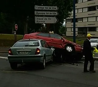 Accident spectaculaire à Vire !
