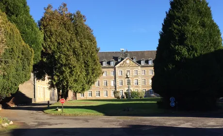 Le projet de centre d'accueil de jeunes migrants à Vire Normandie,...