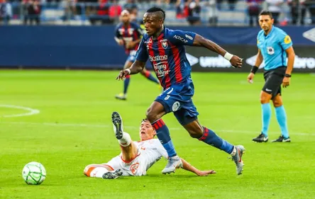 CASIMIR NINGA QUITTE LE SM CAEN