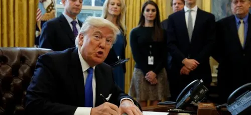 Donald Trump annonce (pour de vrai) la construction d'un mur avec...