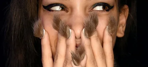 Les ongles poilus : une nouvelle tendance beauté ? (photos)