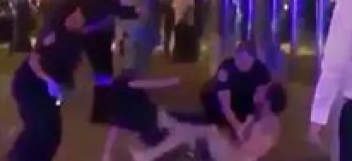 WTF : Un mec a poil se fait taser par la police