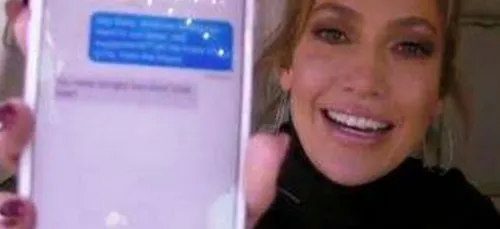 Un petit rigolo envoie un sms coquin à DiCaprio avec le téléphone...