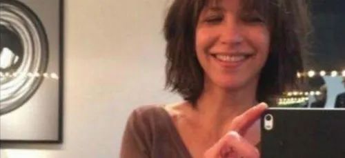 Sophie Marceau part à la chasse aux paparazzis ! (vidéos)