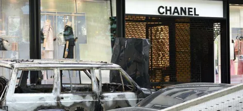 Spectaculaire : Les photos d'un cambriolage à la voiture-bélier...