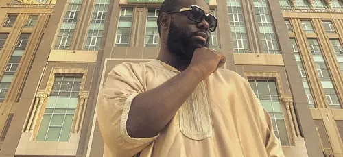 Maître Gims balance l'extrait d'un de ses derniers titres... En...