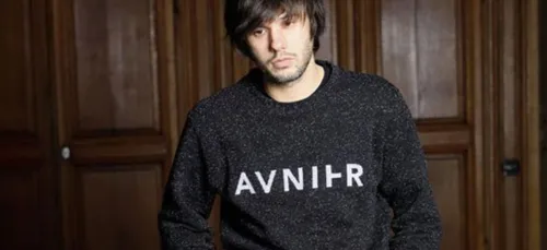Orelsan dévoile la nouvelle collection de sa marque « Avnier » !