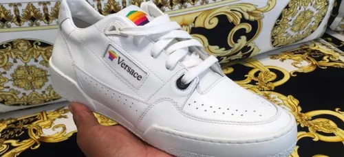 Versace x Apple : retour sur la collaboration que nous n'attendions...