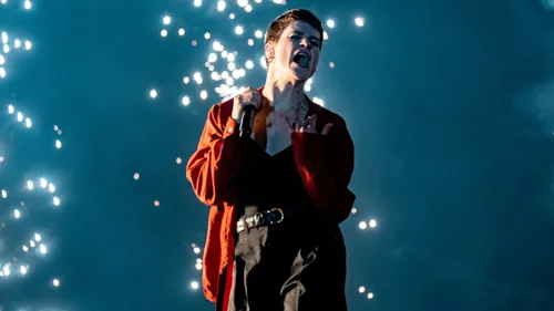 QUELLE GRANDE ARTISTE FRANÇAISE A ANNONCE QUITTER LES RÉSEAUX...