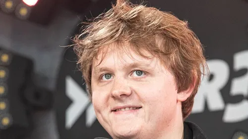 Lewis Capaldi est de retour ! 