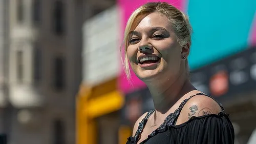 Louane révèle être atteinte d’une maladie auto immune