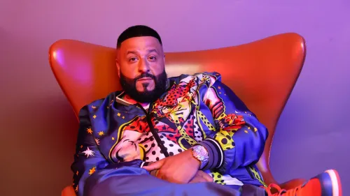 DJ Khaled reçoit un colis étrange : un cercueil à l'effigie de Drake