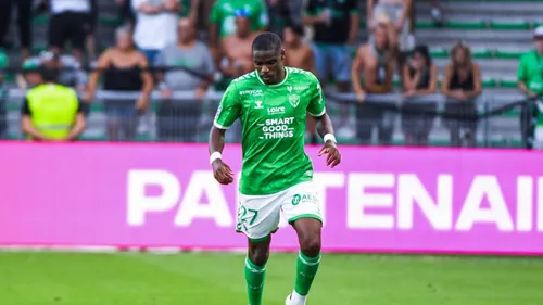 Niels Nkounkou, le footballeur imite le rappeur Werenoi
