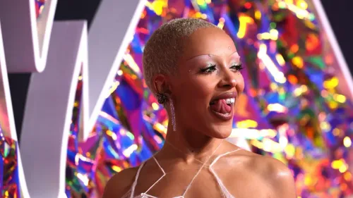 Doja Cat dévoile « Crack » en exclusivité temporaire pour ses fans