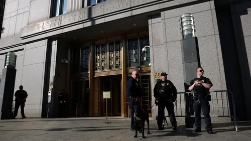 Tensions au Tribunal : La Justice demande le retrait d'un juré dans...