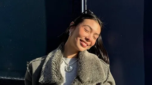 Victime de cyberharcèlement, l'influenceuse Chloë Gervais porte...