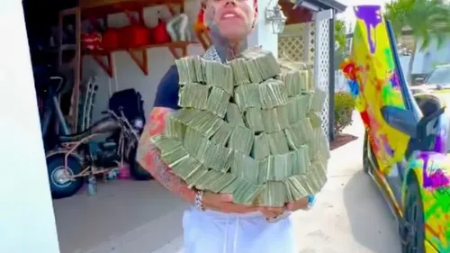 6ix9ine l’avoue, les billets utilisés dans sa dernière vidéo...