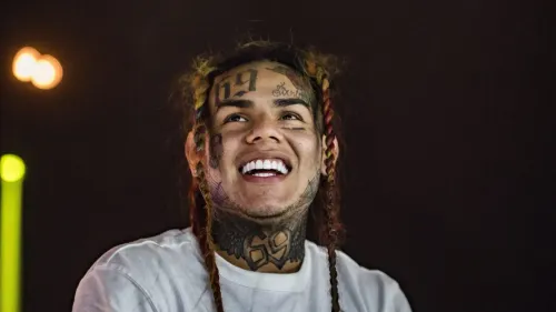La chute d'une icône du rap : 6ix9ine contraint de vendre ses...