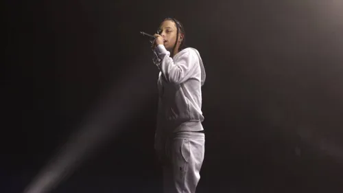 Favé annonce un concert à l'Accor Arena en 2026