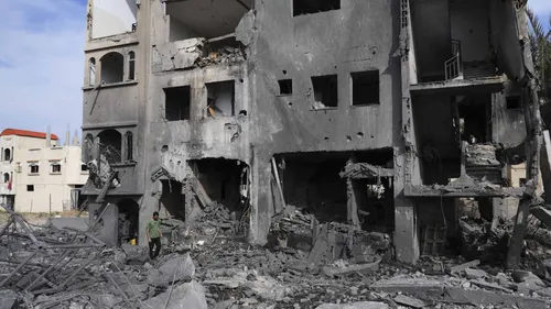 Gaza sous le feu : plus de 100 morts en une nuit suite aux frappes...