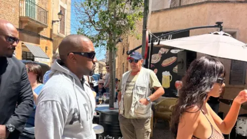 Scandale en Espagne : La tenue provocante de Bianca Censori fait...