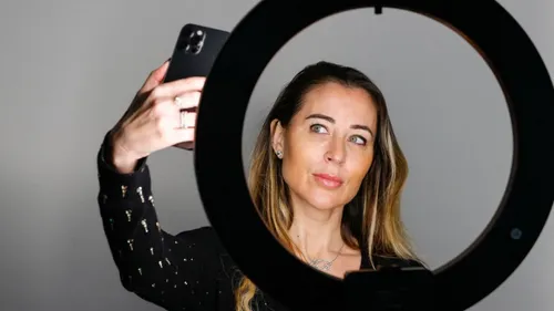 Magali Berdah porte plainte contre Twitter pour complicité de...