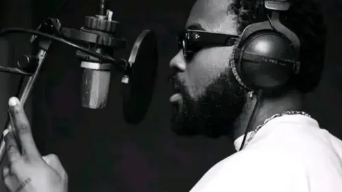 Damso explore son univers avec « R.E.M » : immersion...