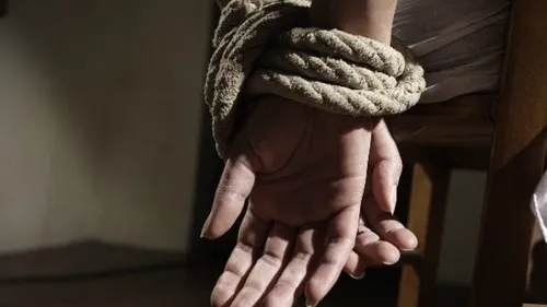 Une jeune femme de 23 ans simule son enlèvement, elle se cacher...