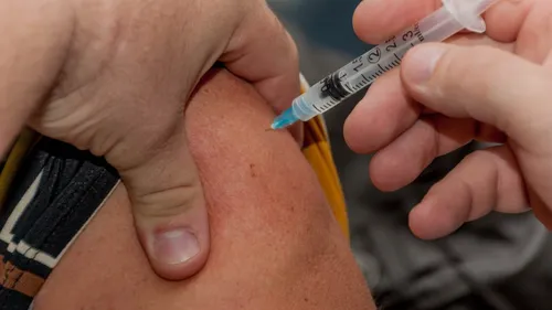 Un brésilien interpellé sur le point de recevoir sa sixième dose de...