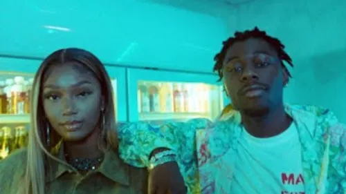 Ronisia - Comme moi (feat. Tiakola)