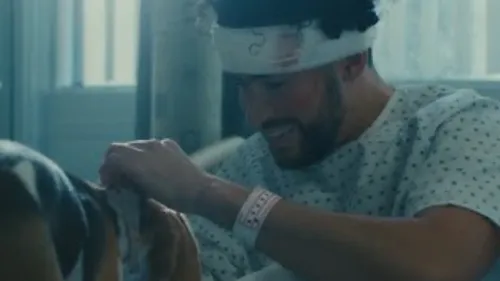 Bad Bunny - Ojitos Lindos (feat. Bomba Estéreo)