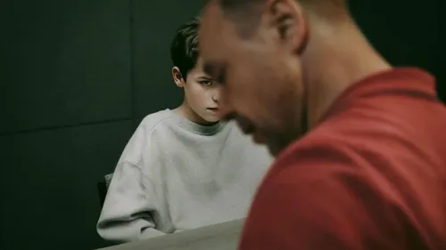 Jack Thorne, co-créateur d'Adolescence, dénonce les fausses...