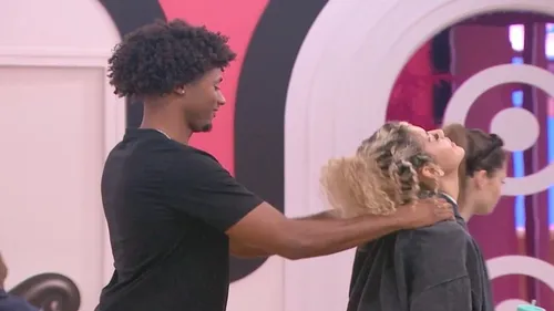 Secret Story : Zoé est-elle en couple avec Alexis ?