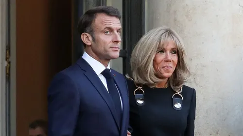 Emmanuel Macron et l'humour en réponse à la polémique sur le geste...