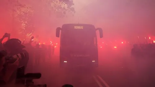 Les fans du Barca se trompent et attaquent leur propre bus !