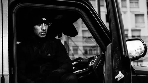 Maes à Dubaï, mais pas pour des vacances.