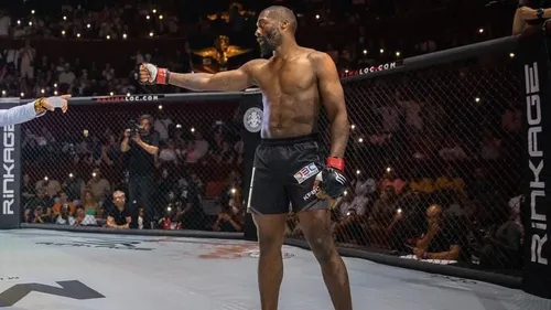 Cédric Doumbè, le combattant MMA prêt à dominer la scène...