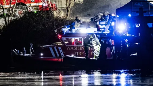 Crash à Washington: Des secouristes luttent face à des conditions...