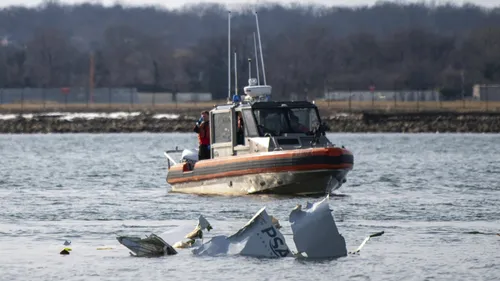 Crash à Washington : la famille du copilote de l'avion témoigne :...
