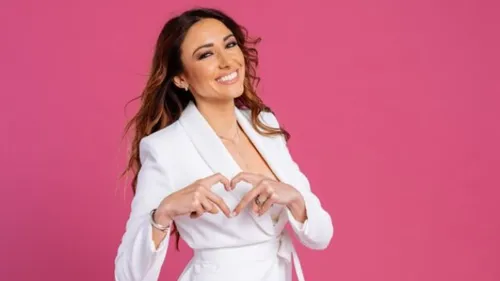 Love Island : Delphine Wespiser, la nouvelle présentatrice qui fait...