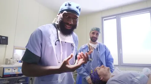 Cédric Doumbé : fidèle à lui-même, il prévoit une chambre d'hôpital...