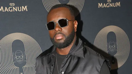 Gims étale son luxe avec une Rolls Royce Cullinan flambant neuve