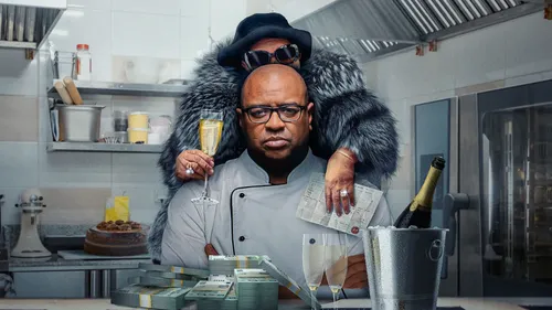 Inculpation de la protagoniste de 'Ma mère l'arnaqueuse' après le...