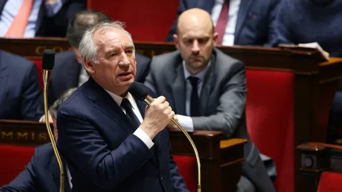 François Bayrou confronté à une nouvelle motion de censure à...