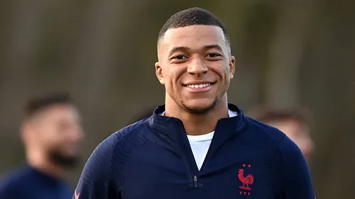 Kylian Mbappé : le footballeur le mieux payé qui garde les pieds...