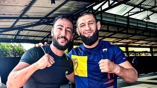Lacrim rencontre Khamzat Chimaev et s'initie au MMA en Thaïlande