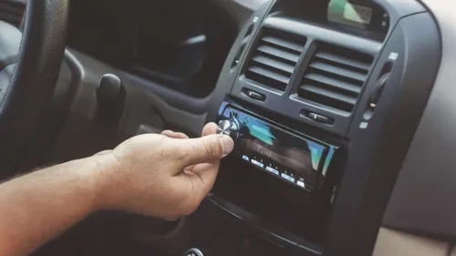 Attention à la musique au volant : Une amende peut rythmer votre été